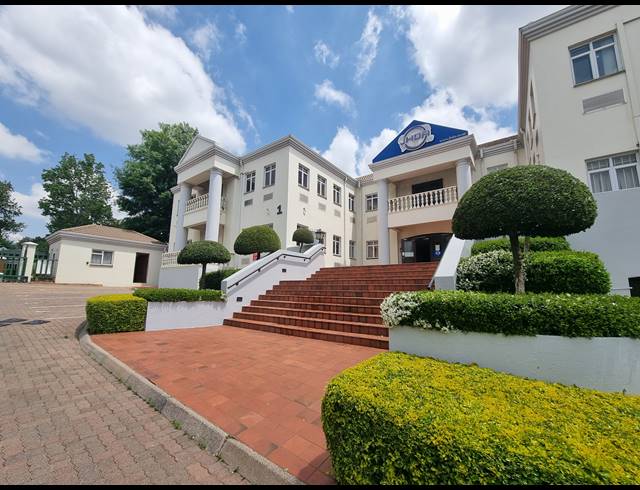 1,430M² OFFICE FOR SALE IN BRYANSTON